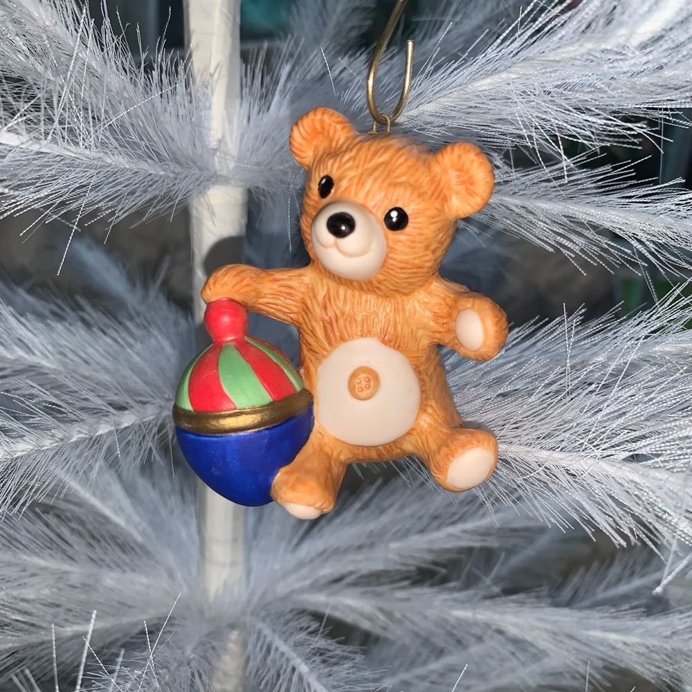 Vintage Hallmark 1983 Cinnamon bear Christmas ornament series 1